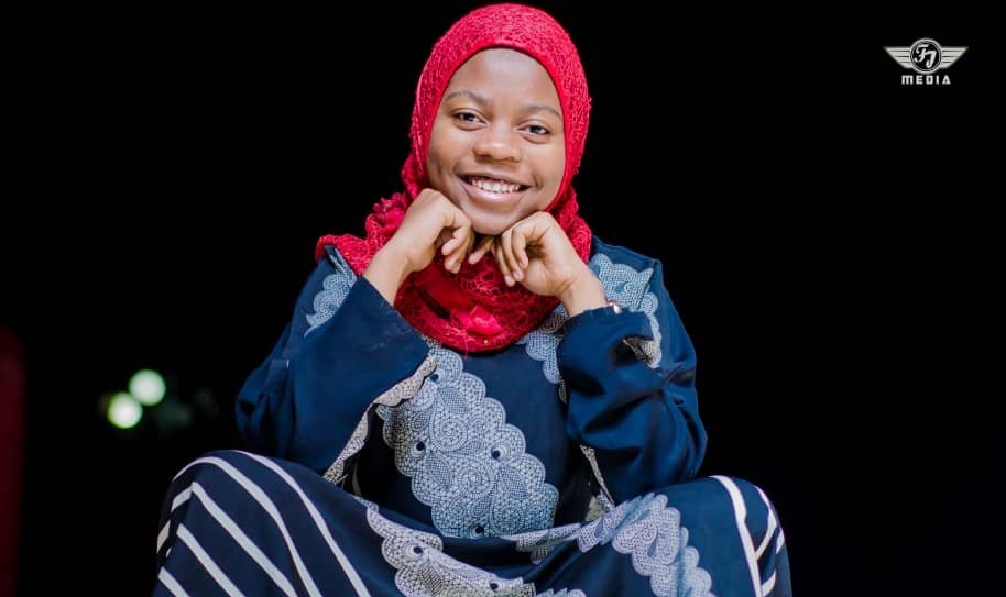 #Exclusive: Meet Muslim Female Scientist Cum Poet "Tacreema Chikwatu"
