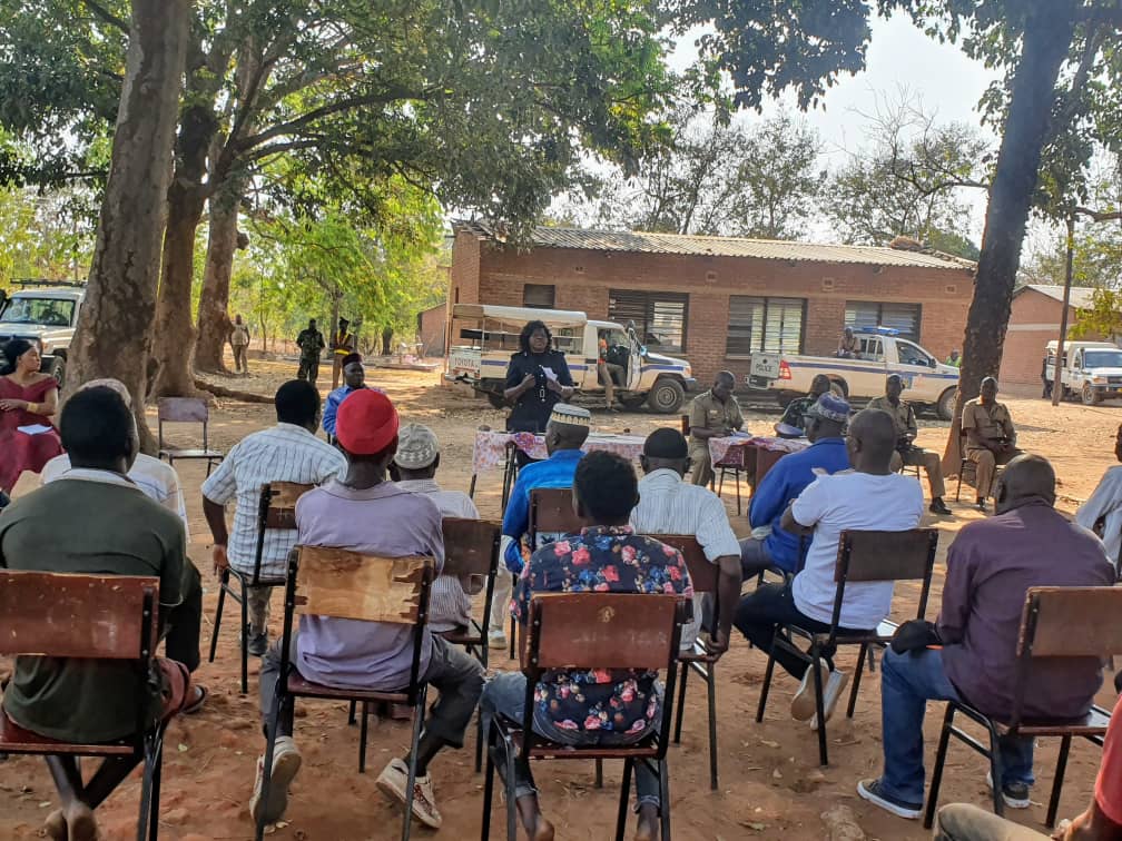 Police Commissioner Dates  Chiefs on Community Policing