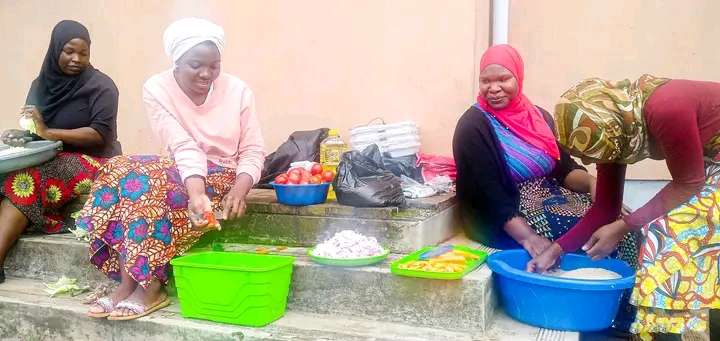 Exploits University Muslim Students Break  Fasting with Inmates